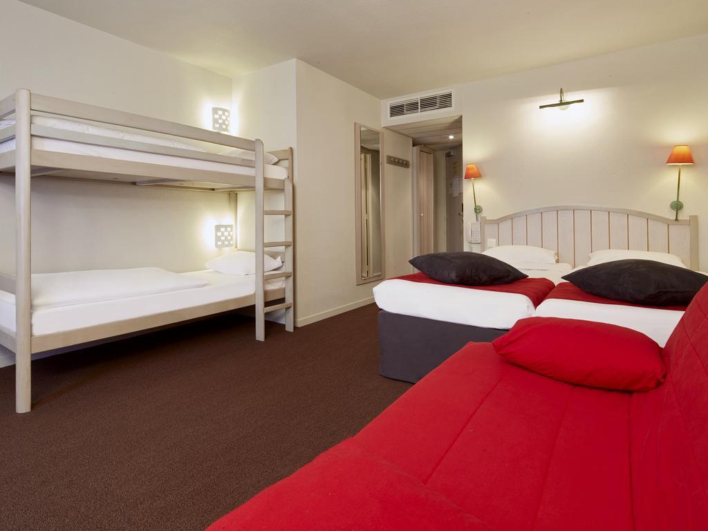 Camera Doppia Standard con 1 Divano-Letto e 2 Letti a Castello
